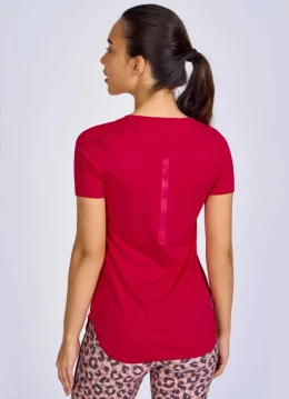 T-SHIRT SKIN FIT ALONGADA