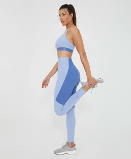 LEGGING COM BOLSO E RECORTES