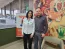 O presidente da Unimed Bauru, Aparecido Donizeti Agostinho, parabeniza a lder da equipe 