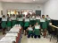 Colaboradores da Unimed Bauru na formatura do Programa Flix, com os alunos do Projeto Seara de Luz
