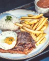 Opção 03: Pê-Efe Tayu 01: Bife angus na chapa à cavalo