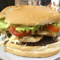 145 - Hambúrguer artesanal, filé de frango, catupiry, bacon, queijo, tomate e alface. 145 - Hambúrguer artesanal, filé de frango, catupiry, bacon, queijo, tomate e alface.