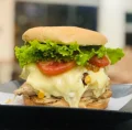 117 - Filé de frango, catupiry, bacon, ovo, milho, queijo, tomate e alface. 117 - Filé de frango, catupiry, bacon, ovo, milho, queijo, tomate e alface.