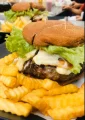 426 - hamburguer 200 g , bacon, ovo, queijo, alface e tomate acompanha fritas 426 - hamburguer 200 g , bacon, ovo, queijo, alface e tomate acompanha fritas