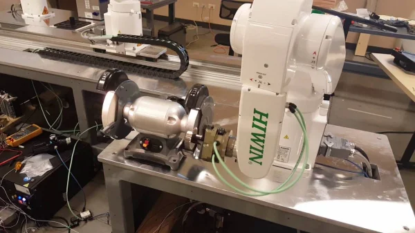 Robot articulado HIWIN RA605 de 6 ejes - Soporta hasta 7 kg (IP65)