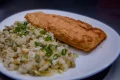 Filé de peixe e yakimexi Filé de peixe e yakimexi