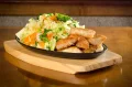 Teppan Yaki de Tilápia com Yakimeshi Teppan Yaki de Tilápia com Yakimeshi