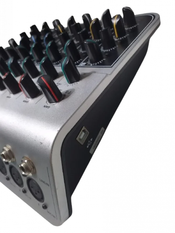 USADO MESA DE SOM 8C MIX04AU BOX