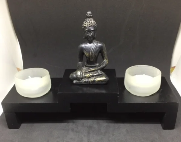 Buddha Meditando Com Velas