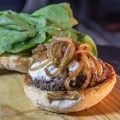 Clandestino - Creme de Gorgonzola + Cebola Caramelizada + R�cula