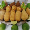 COXINHA DE FRANGO COM REQUEIJÃO COXINHA DE FRANGO COM REQUEIJÃO