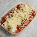 NHOQUE DE BATATA RECHEADO C/ QUEIJO AO MOLHO SUGO E BRANCO NHOQUE DE BATATA RECHEADO C/ QUEIJO AO MOLHO SUGO E BRANCO
