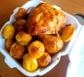 FRANGO ASSADO COM FAROFA E BATATA FRANGO ASSADO COM FAROFA E BATATA