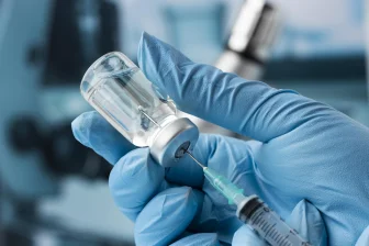 Eficácia da vacina recombinante contra a influenza em adultos com menos de 65 anos de idade