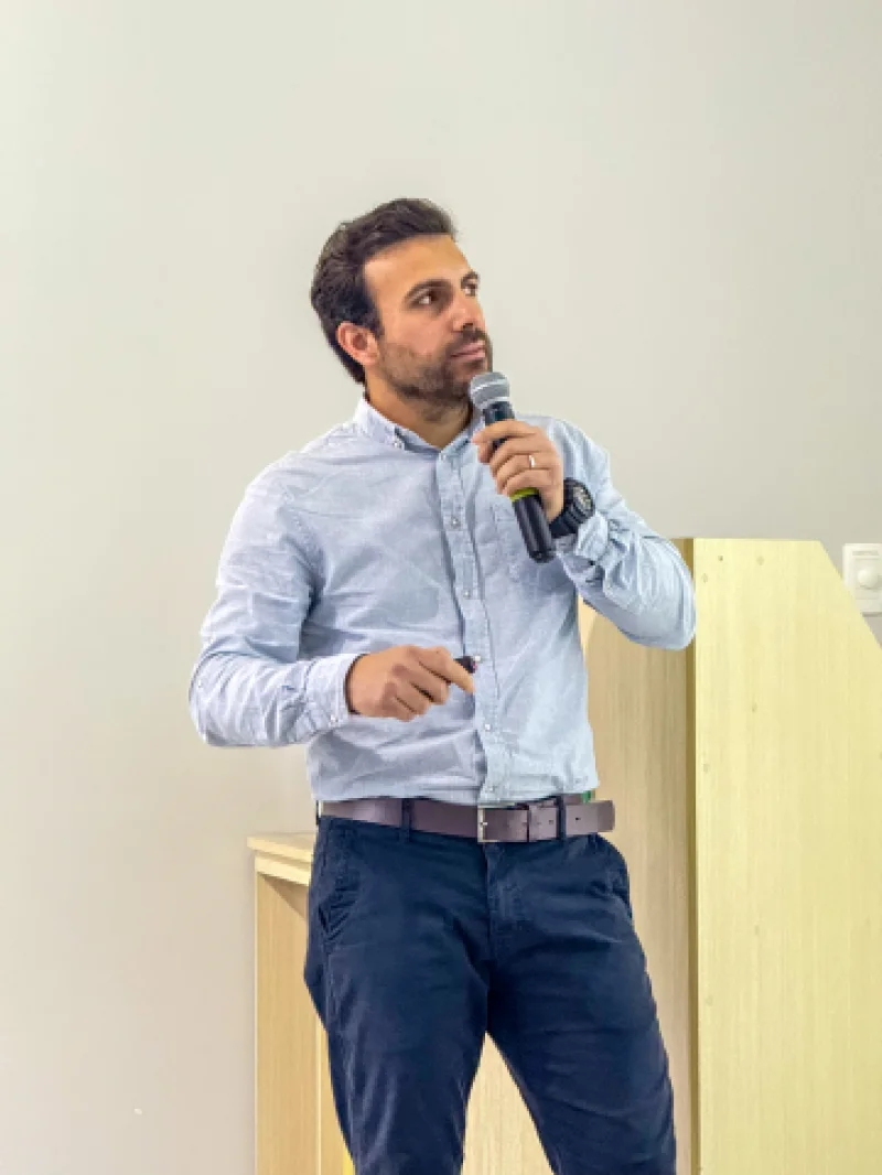 Dr Edson Perger, microfone