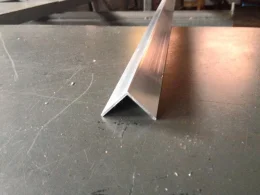 Cantoneira Alumnio Branca 1.'x1/16 L. x 1,0mt (25,4mm x 1,52mm)