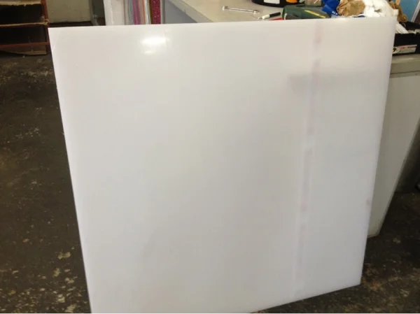 Chapa Acrilica Colorida Branca Leitosa 1000x500mm Esp. 3,0mm