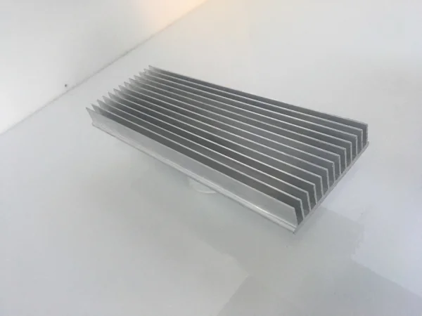 Dissipador De Calor Aluminio 40Cm Comp.X10,5Cm Larg.X2,5 Alt