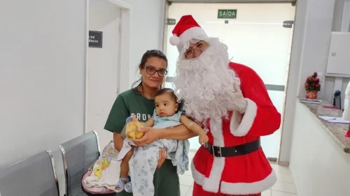 Hospital Beneficncia Portuguesa de Bauru comemora Natal com presentes para crianas da pediatria