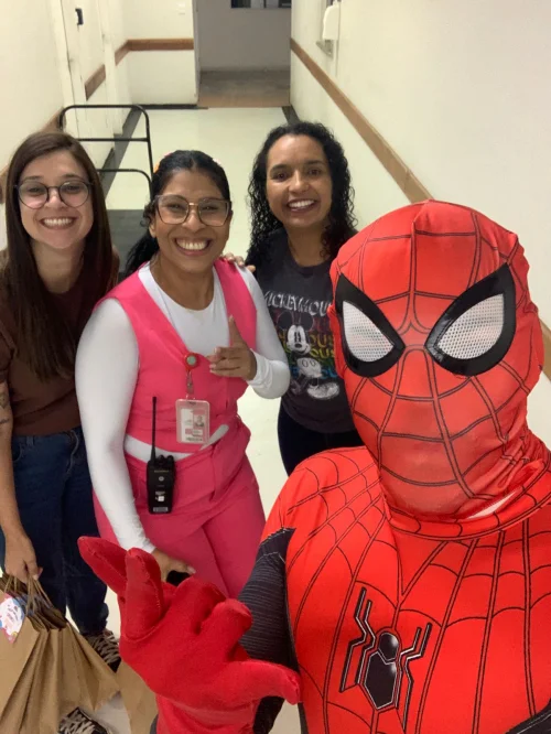 Hospital Beneficncia Portuguesa de Bauru entrega kits ldicos no Dia das Crianas