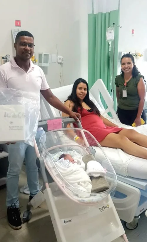 Hospital Beneficncia Portuguesa presenteia primeiro beb nascido em 2025 em sua maternidade