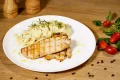 Fettuccine alfredo com filé de frango Fettuccine alfredo com filé de frango