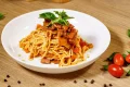 Spaghetti ao molho de calabresa Spaghetti ao molho de calabresa