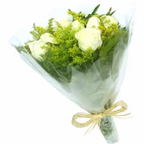 RAMALHETE DE 6 ROSAS BRANCAS