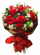 RAMALHETE COM 6 ROSAS IMPORTADAS