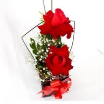 ARRANJO COM 2 ROSAS IMPORTADAS