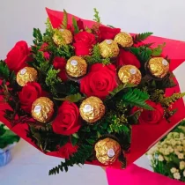 RAMALHETE DE ROSAS COM FERRERO ROCHER *CONSULTAR DISPONIBILIDADE DO PRODUTO ANTES DE FECHAR A COMPRA!!*