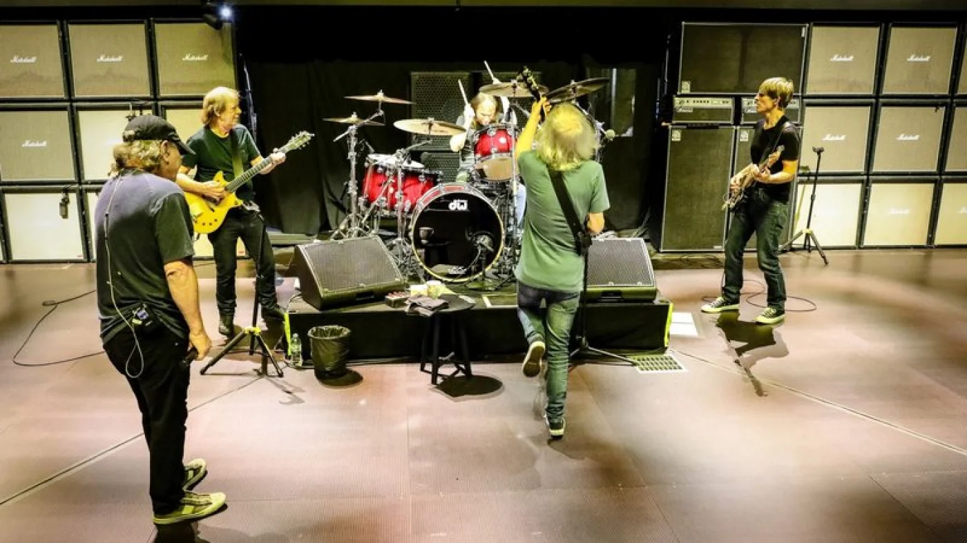 AC/DC Revela Nova Formação da Banda Antes do Início da Turnê