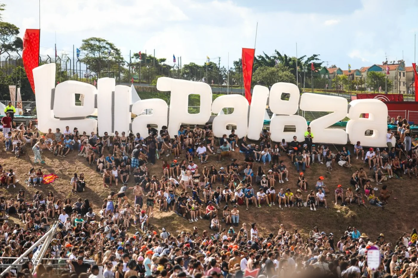 Lollapalooza Brasil  adiado para dezembro e mantm headliners
