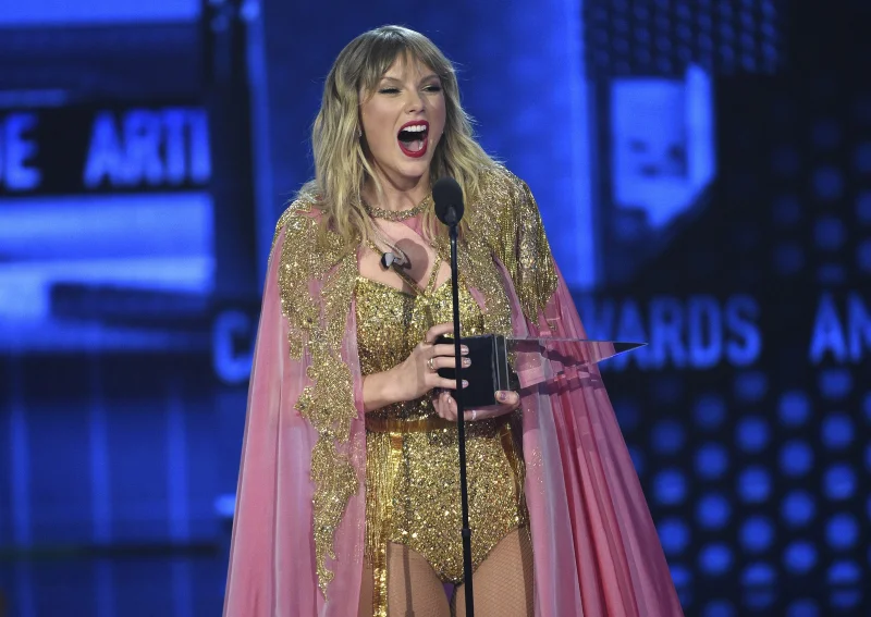 Taylor Swift lidera lista global de artistas com maiores vendas em 2019 aps sucesso de 'Lover'