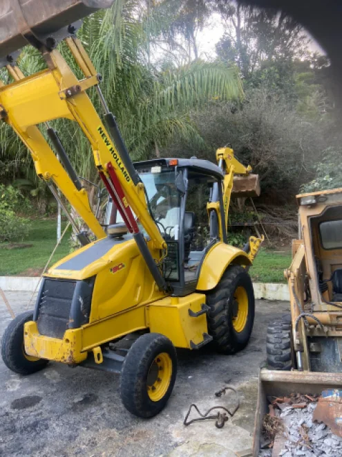 imagem do produto Retro Escavadeira New Holland B90b 4x2 Ano de 2012/13