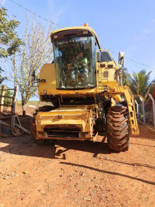 imagem do produto Colhedeira de Gros New Holland TC 57 hydro Ano 2008