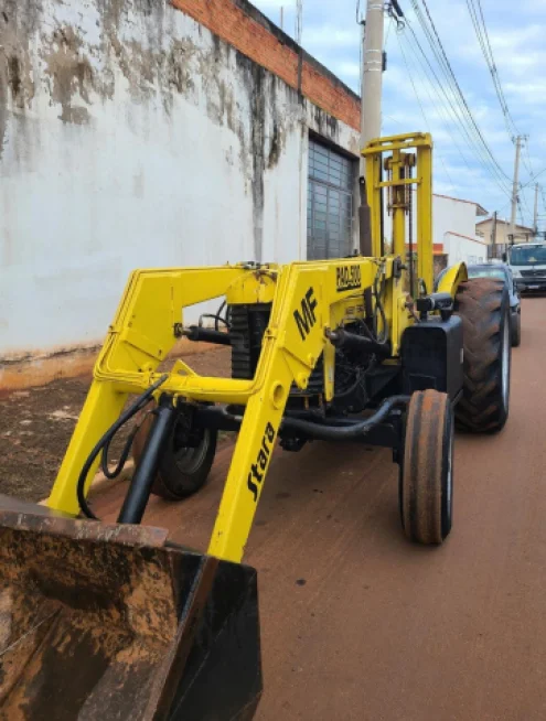 imagem do produto Pá Carregadeira Pula Pula com Empilhadeira Massey Ferguson 65x Ano 1980