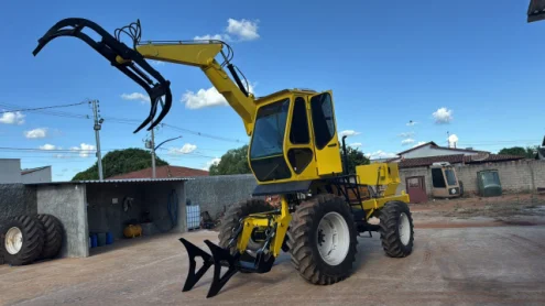 imagem do produto Carregadeira Trator Valtra BM85 Ano 2006