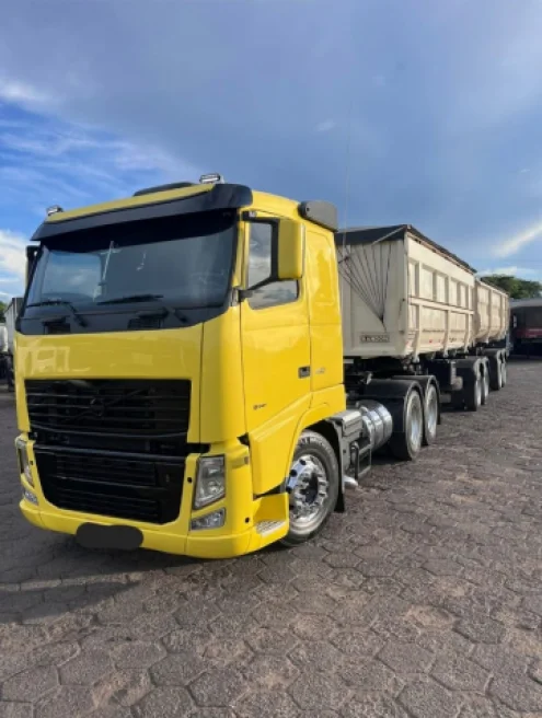 imagem do produto Conjunto Caminhão Cavalo Mecânico Volvo FH 440 Ano 2010/11