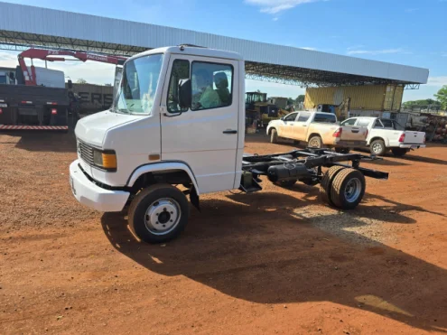 imagem do produto Caminhão no Chassi MB 710 plus Ano 2011