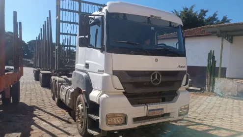 imagem do produto Caminhão Cavalo Mecânico Mercedes Benz AXOR 2644 6x4 Ano 2013
