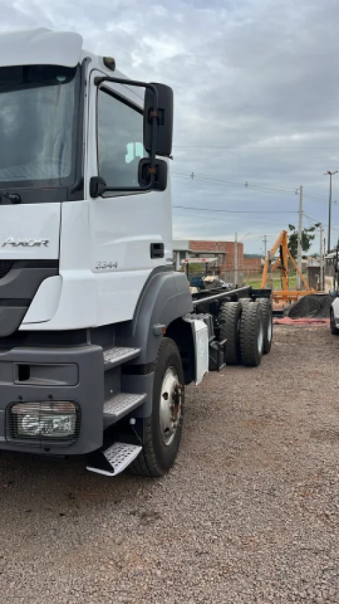 imagem do produto Caminhão Plataforma Mercedes Benz 3344 Ano 2015
