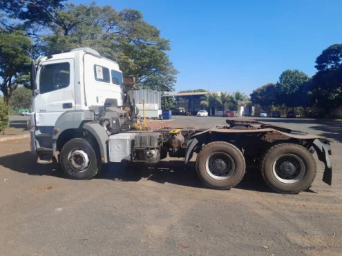 imagem do produto Caminho Cavalo Mecnico Mercedes-Benz 3344 Ano 2017