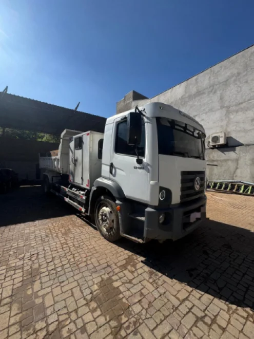 imagem do produto Caminh�o Ca�amba Toco + Cabine Suplementar 8 Lugares Volkswagen Constellation 13.180 Ano 2011