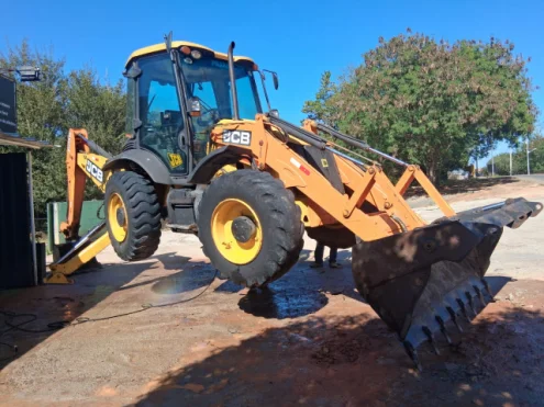 imagem do produto Retro Escavadeira JCB 4CX 2012 � Venda em Itupeva SP