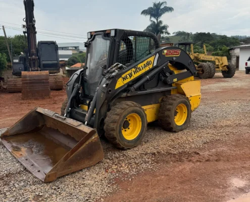 imagem do produto Mini Carregadeira New Holland L225 2017 á Venda em Águas de Lindóia SP
