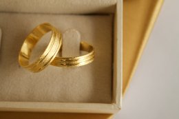 Aliança 2 elos de carinho - Banhado a Ouro
