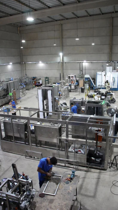 Qu es una Mquina Etiquetadora Sleeve y Cmo Puede Optimizar su Lnea de Produccin?