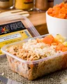Frango Desfiado com Arroz Integral e Legumes