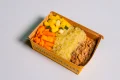 Frango Desfiado com Pur� de Mandioca e Legumes - 450g